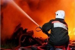 Спасатели МЧС России ликвидировали пожар в частных хозяйственных постройках в Калтанском ГО