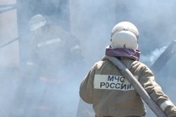Спасатели МЧС России ликвидировали пожар в частном жилом доме, хозяйственных постройках в Калтанском ГО