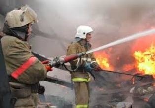 Спасатели МЧС России ликвидировали пожар в частном нежилом доме в Калтанском ГО