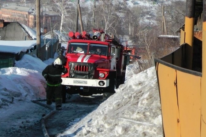 Спасатели МЧС России ликвидировали пожар в частной хозяйственной постройке в Калтанском ГО